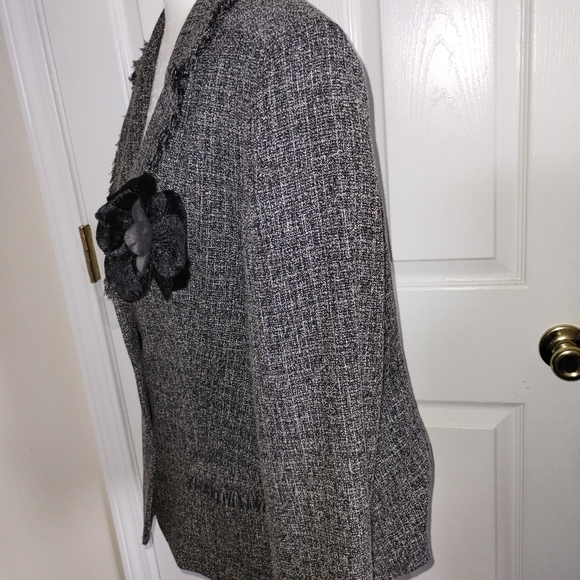 Women's Blazer - Picture 11 of 12